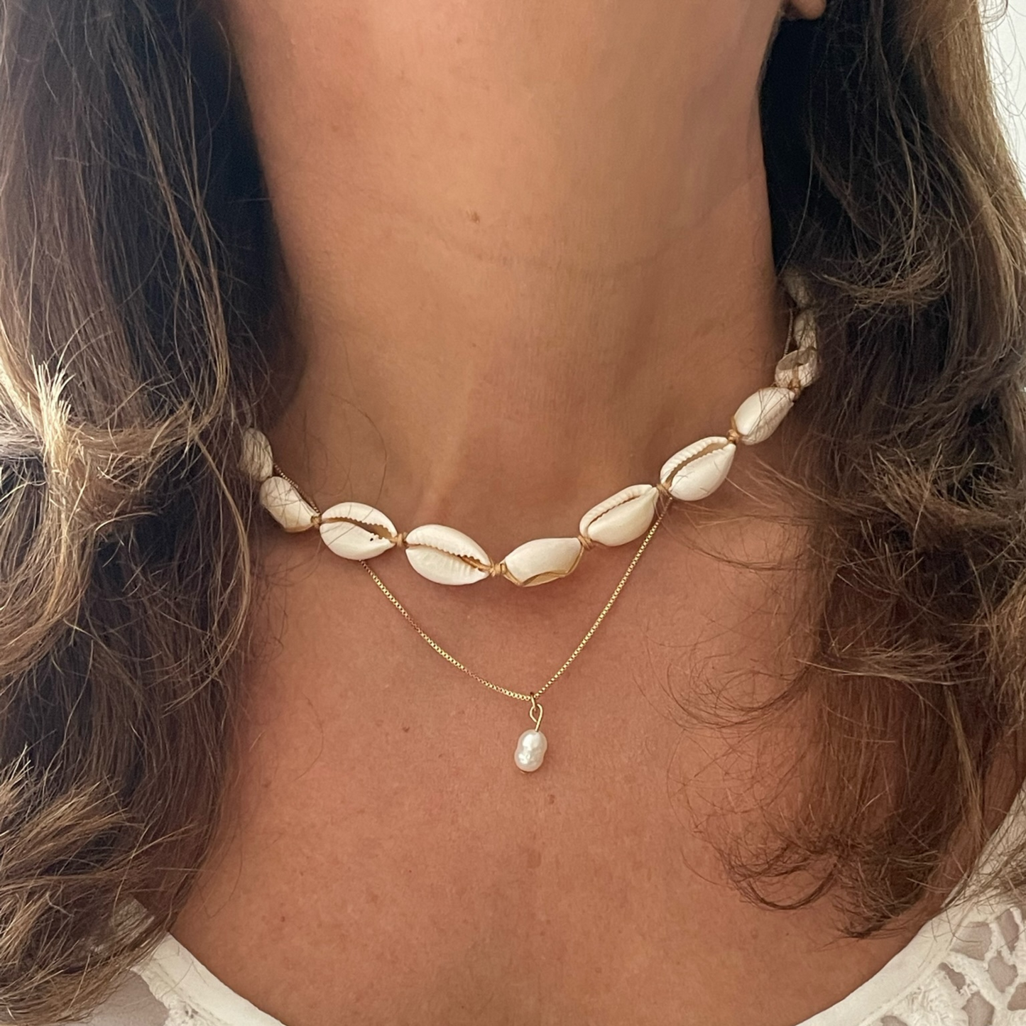 Shell and pearl pendant necklace set